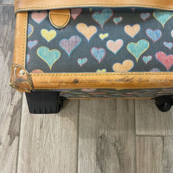 Black with hearts roller suitcase - Picture 8 of 8
